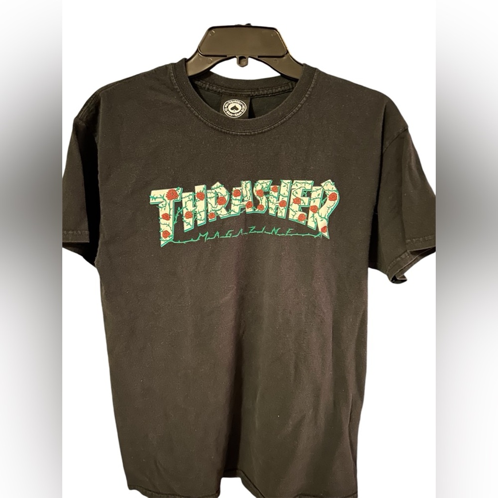Thrasher T-shirt comfortable worn size M black with rose vine logo